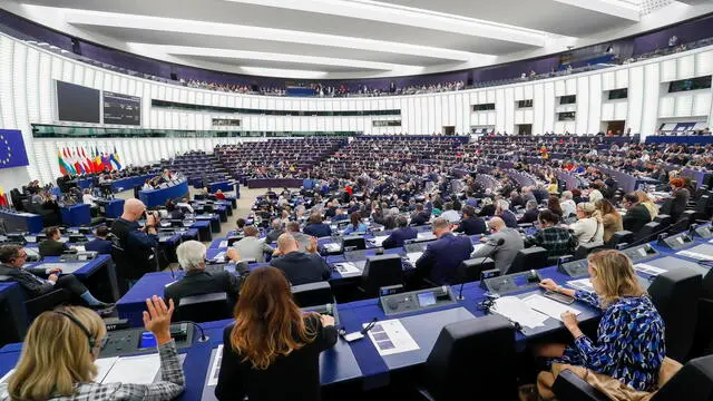 epa10250260 Members of the European Parliament during a voting session at the European Parliament in Strasbourg, France, 18 October 2022. The session runs from 17 till 20 October. EPA/JULIEN WARNAND