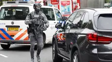 epa10887852 A police officer from the special intervention service walks outside the Erasmus MC Rotterdam hospital on Rochussenstraat, which has been cordoned off after two shooting incidents in Rotterdam, Netherlands, 28 September 2023. An unknown person wearing combat clothing shot at people first in an apartment and after in the hospital, the police announced. EPA/BAS CZERWINSKI