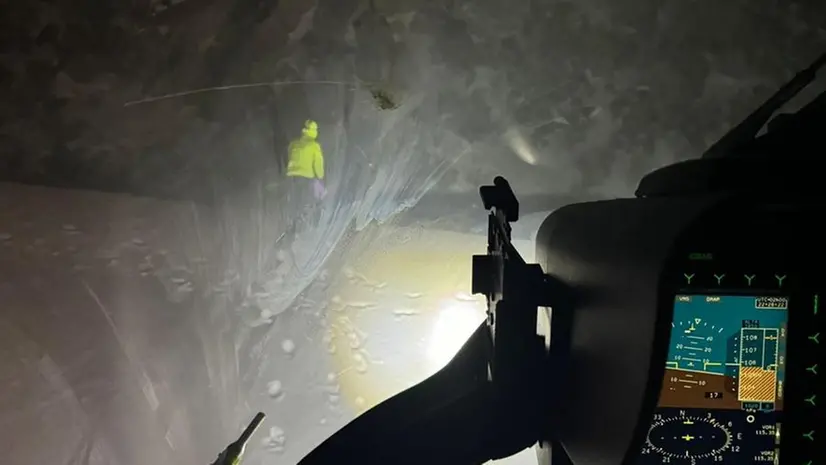 Il soccorso alpino sul ghiacciaio dell'Adamello