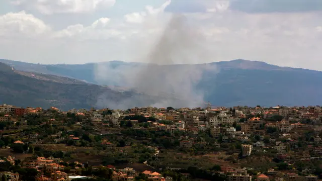 epaselect epa11614385 Smoke rises after an Israeli shelling hit the Khiyam town near the Lebanese-Israeli border in southern Lebanon, 19 September 2024. Lebanon's Health Minister Firas Abiad said on 19 September that at least 37 people have been and more than 2,900 others injured after multiple wireless communication devices (pagers) were detonated on 17 and 18 September. Lebanon's Hezbollah said in a statement that Israel was behind the attacks. The Israeli military stated that it struck a number of Hezbollah targets in Lebanon to 'degrade' the group's capabilities and infrastructure, accusing the militant group of turning southern Lebanon into a 'combat zone'. EPA/STR