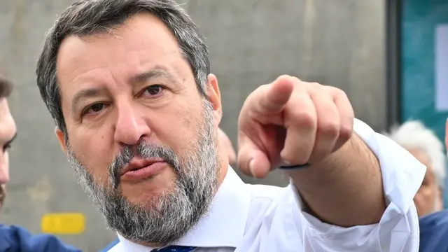 Il ministro delle Infrastrutture Matteo Salvini, al 64' Salone Nautico. Genova, 19 settembre 2024. ANSA/LUCA ZENNARO NPK