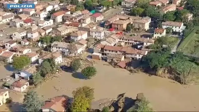 Le zone alluvionate di Motta, Traversara e Faenza riprese dall'alto da un elicottero della Polizia, dopo l'ondata di forte maltempo che ha colpito l'Emilia-Romagna, 20 settembre 2024 ANSA/Polizia di Stato ANSA PROVIDES ACCESS TO THIS HANDOUT PHOTO TO BE USED SOLELY TO ILLUSTRATE NEWS REPORTING OR COMMENTARY ON THE FACTS OR EVENTS DEPICTED IN THIS IMAGE; NO ARCHIVING; NO LICENSING NPK