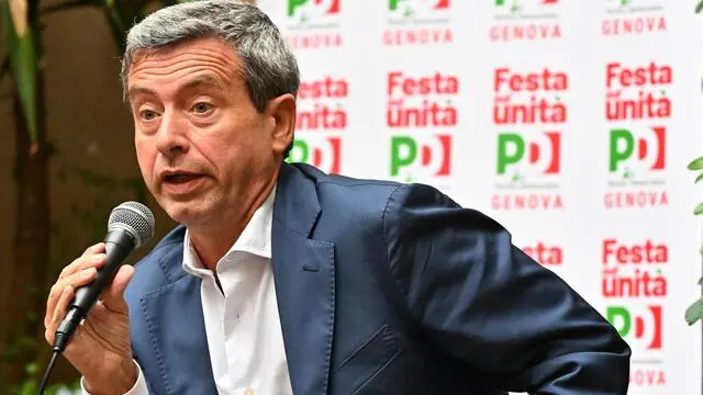 Andrea Orlando candidato presidente per il centro sinistra alle prossime.eleziono regionali del 27-28 ottobre prossimo, durante un evento elettorale in piazza Don Gallo . Genova, 12 settembre 2024. ANSA/LUCA ZENNARO