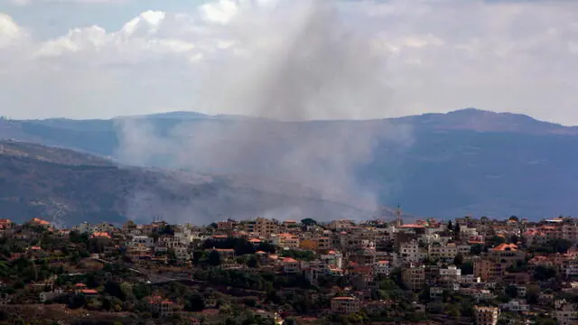 epa11614383 Smoke rises after an Israeli shelling hit the Khiyam town near the Lebanese-Israeli border in southern Lebanon, 19 September 2024. Lebanon's Health Minister Firas Abiad said on 19 September that at least 37 people have been and more than 2,900 others injured after multiple wireless communication devices (pagers) were detonated on 17 and 18 September. Lebanon's Hezbollah said in a statement that Israel was behind the attacks. The Israeli military stated that it struck a number of Hezbollah targets in Lebanon to 'degrade' the group's capabilities and infrastructure, accusing the militant group of turning southern Lebanon into a 'combat zone'. EPA/STR