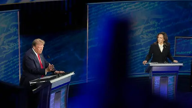 epa11597568 Republican presidential candidate Donald J. Trump (L) and Democratic presidential candidate US Vice President Kamala Harris during a presidential debate hosted by ABC News at the National Constitution Center in Philadelphia, Pennsylvania, USA 10 September 2024. The 90 minute event is the only planned debate between the two candidates in the 2024 presidential election. EPA/DEMETRIUS FREEMAN / POOL