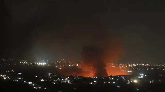 epa11618324 Smoke billows from the site of an Israeli airstrike that targeted Lebanese village of Zawtar, as seen from Marjaayoun, southern Lebanon, 21 September 2024. The Israeli Defense Forces (IDF) said on 21 September they are 'striking targets belonging to the Hezbollah' in Lebanon. The strikes came one day after at least thirty-one people, including Hezbollah commander Ibrahim Akil, were killed and dozens injured in an attack which targeted the southern suburb of Beirut on 20 September, according to the Lebanese Ministry of Health. EPA/STR