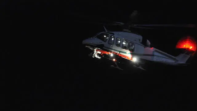 Elisoccorso notturno. Elicottero del Soccorso alpino valdostano all'aeroporto Corrado Gex di Saint-Christophe (Aosta). 25 gennaio 2019. Credit: Thierry Pronesti