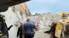 In una foto fornita dall'ufficio stampa dei Carabinieri la palazzina di due piani crollata a Saviano, in provincia di Napoli, a seguito di una esplosione di gas gpl. Saviano 22 settembre 2024. +++ HO NO SALES - DITORIAL USE ONLY +++ o +++ ANSA PROVIDES ACCESS TO THIS HANDOUT PHOTO TO BE USED SOLELY TO ILLUSTRATE NEWS REPORTING OR COMMENTARY ON THE FACTS OR EVENTS DEPICTED IN THIS IMAGE; NO ARCHIVING; NO LICENSING +++