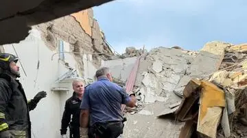 In una foto fornita dall'ufficio stampa dei Carabinieri la palazzina di due piani crollata a Saviano, in provincia di Napoli, a seguito di una esplosione di gas gpl. Saviano 22 settembre 2024. +++ HO NO SALES - DITORIAL USE ONLY +++ o +++ ANSA PROVIDES ACCESS TO THIS HANDOUT PHOTO TO BE USED SOLELY TO ILLUSTRATE NEWS REPORTING OR COMMENTARY ON THE FACTS OR EVENTS DEPICTED IN THIS IMAGE; NO ARCHIVING; NO LICENSING +++