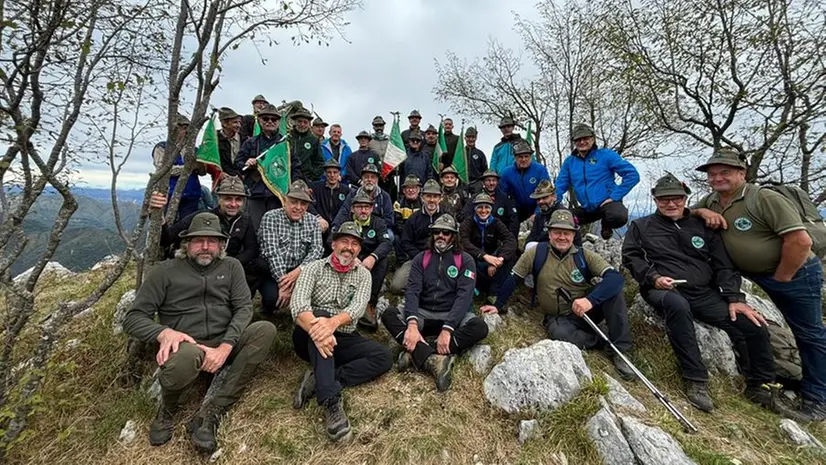 Gli alpini presenti al gemellaggio - © www.giornaledibrescia.it-