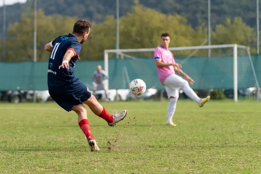 SPORT CALCIO PRIMA CATEGORIA LA SPORTIVA OME BORGOSATOLLO nella foto TIRO MANERA 22-09-2024 pasquali@newreporter
