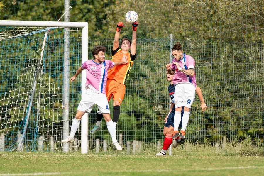 SPORT CALCIO PRIMA CATEGORIA LA SPORTIVA OME BORGOSATOLLO nella foto PARATA PICCO 22-09-2024 pasquali@newreporter