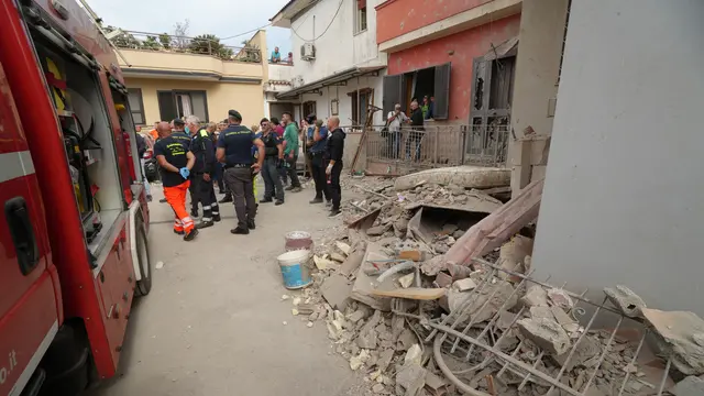 Continuano le ricerche dei due dispersi nel crollo della palazzina di Saviano, in provincia di Napoli. Napoli 22 Settembre 2024. ANS/CESARE ABBATE/