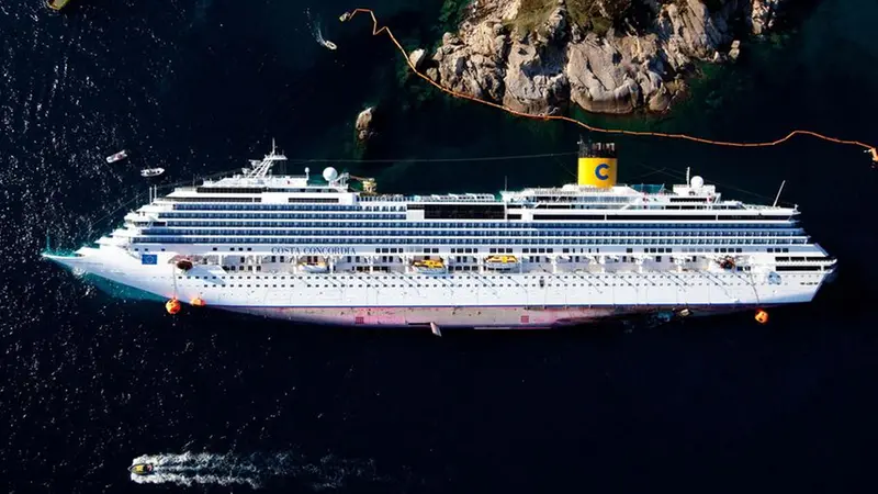 Isola del Giglio (GR), naufragio della Costa Concordia - Foto © Massimo Sestini