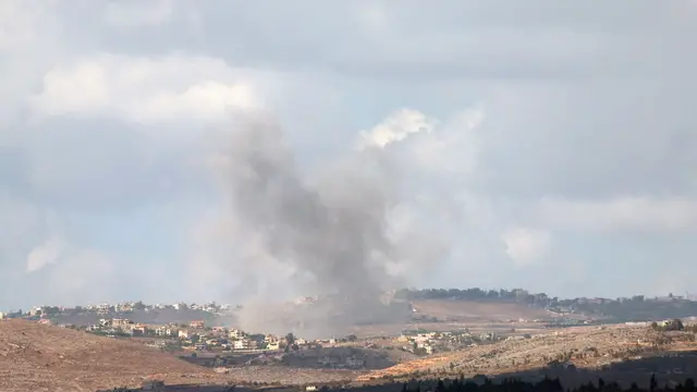 epa11620313 Smoke rises after an Israeli airstrike that targeted a Lebanese village, as seen from the Upper Galilee, northern Israel, 23 September 2024. The Israeli military said that The IDF is currently conducting strikes on targets belonging to the Hezbollah organization in southern Lebanon and urged civilians in areas where Hezbollah operates in Lebanon to leave, saying that they are conducting 'extensive airstrikes.' EPA/ATEF SAFADI