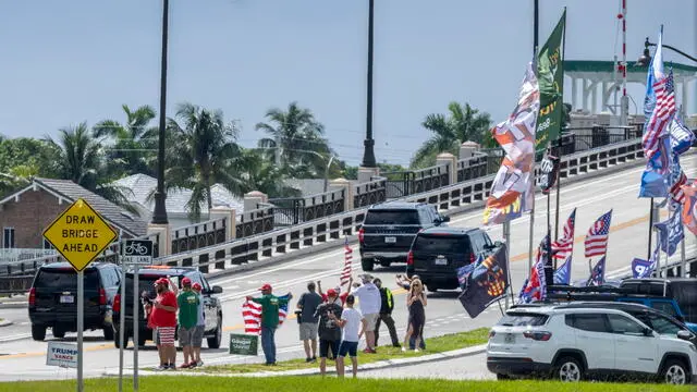 epa11610533 Former President Donald Trump's motorcade is heading the West Palm Beach International Airport in West Palm Beach, Florida, USA, 17 September 2024. According to the FBI, they are following an investigation of what appears to be an attempted assassination of US former President Donald Trump on last 15 September. Palm Beach County Sheriff Ric Bradshaw said the US Secret Service agents found Ryan Wesley Routh, identified as the suspect who was arrested after allegedly pointing a rifle with a scope into the club as Trump was on the course. EPA/CRISTOBAL HERRERA-ULASHKEVICH