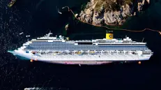 La Costa Concordia arenata - Foto di Massimo Sestini