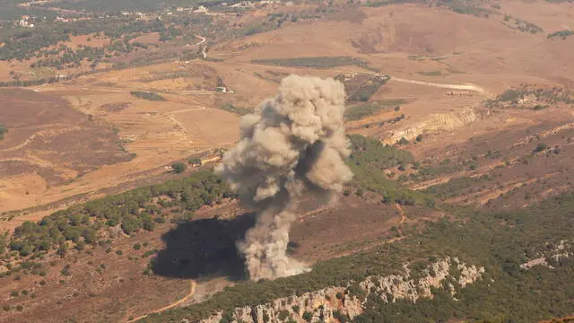 epa11621932 Smoke billows from the site of an Israeli airstrike that targeted Lebanese villages, as seen from Marjaayoun, southern Lebanon, 24 September 2024. Thousands of people fled southern Lebanon after an evacuation warning by the Israeli army, which on 23 September announced that it had launched 'extensive' airstrikes on Hezbollah targets in the country. According to Lebanon's Ministry of Health, at least 492 people have been killed and more than 1,645 have been injured following continued airstrikes on southern Lebanese towns and villages. EPA/STR