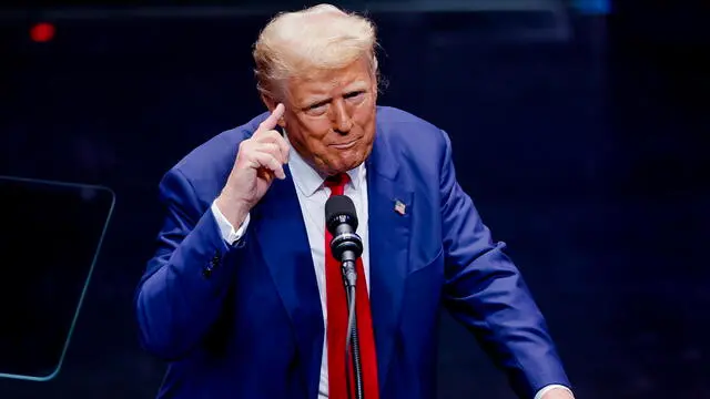 epa11622703 Former US president and Republican presidential nominee Donald Trump participates in a campaign event on changing the tax code and promoting US manufacturing at the Johnny Mercer Theatre in Savannah, Georgia, USA, 24 September 2024. EPA/ERIK S. LESSER