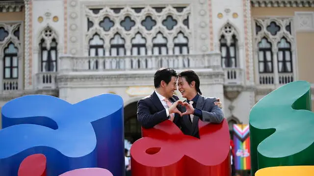 epaselect epa11419671 Thai gay couple Apiwat Apiwatsayree (L) and his partner Sappanyoo Panatkool (R) share a light moment during an official ceremony to celebrate the Marriage Equality Law at Government House in Bangkok, Thailand, 18 June 2024. Thailand's Senate approved the marriage equality bill to legalize same-sex marriage on 18 June 2024. Thai lawmakers passed a historic marriage equality bill to legalize same-sex marriage, making Thailand the first Southeast Asian country and the third in Asia to recognize same-sex unions. The bill has approval from the House of Representatives and the Senate and requires royal endorsement before becoming law, which is expected before the end of 2024. EPA/RUNGROJ YONGRIT