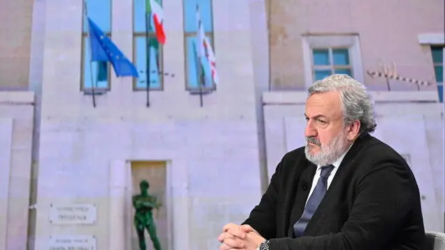 Il presidente della Regione Puglia, Michele Emiliano, nel corso della trasmissione Rai “Porta a Porta” presso gli studi di via Teulada a Roma, 11 aprile 2024. ANSA/CLAUDIO PERI