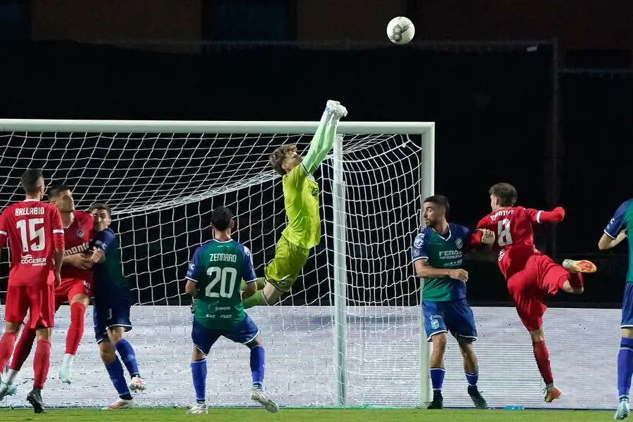 SERIE C CALCIO BRESCIA  FERALPISALO' - GIANA ERMINIO NELLA FOTO PARATA RINALDI FILIPPO     25-09-2024 perteghella@newreporter