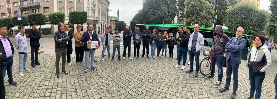 Il presidio dei commercianti in stazione