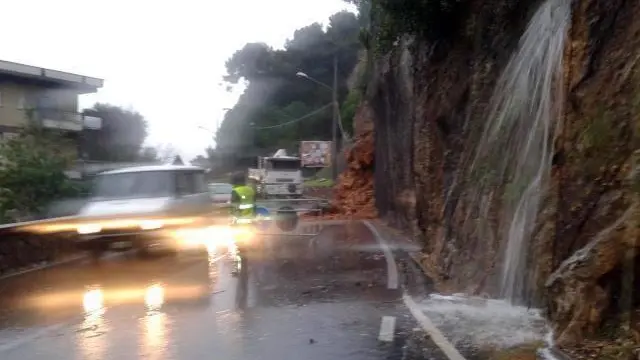 Una frana a Borghetto Santo Spirito (Savona), 18 gennaio 2014. ANSA