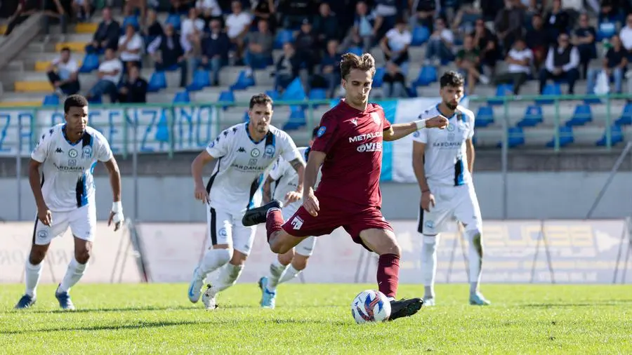 SPORT CALCIO SERIE D DESENZANO BRENO NELLA FOTO RIGORE E GOL DI RUSCONI scaroni@newreporter