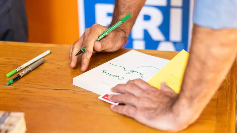 Il pennarello verde, che richiama il bosco - Foto New Reporter Comincini © www.giornaledibrescia.it