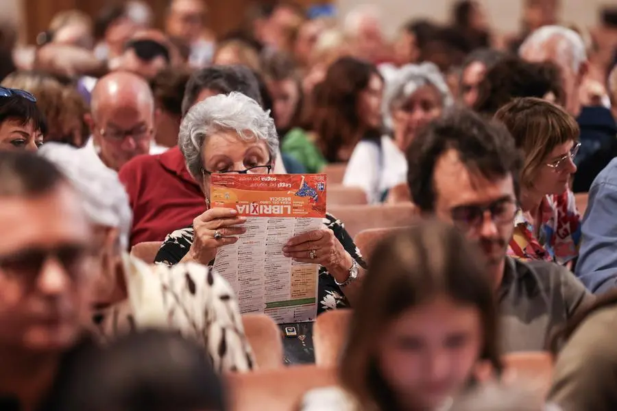 CRONACA SPETTACOLI SAN BARNABA LIBRIXIA 2024 MARIO CALABRESI IL TEMPO DEL BOSCO NELLA FOTO PUBBLICO 28-09-2024 Comincini@newreporter