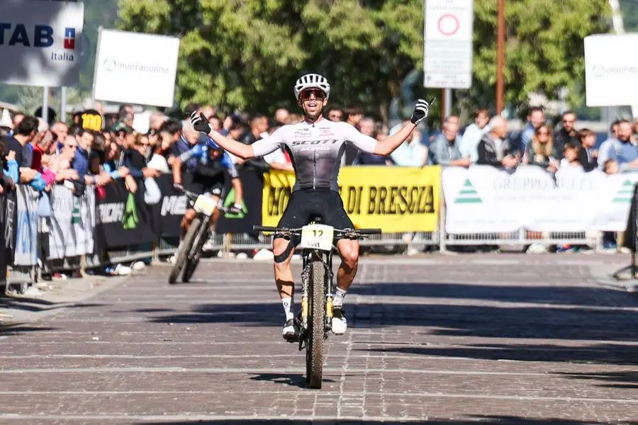 Dario Acquaroli, i vincitori e il podio della gara mountain bike