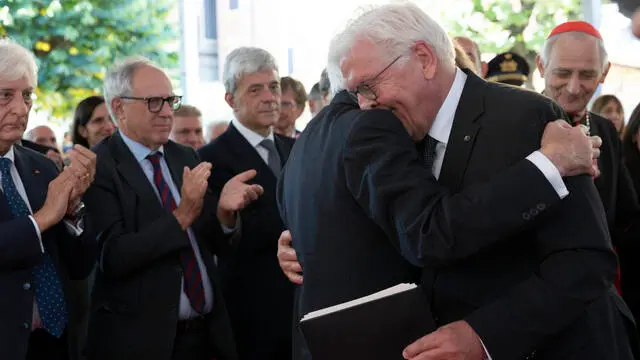 Il Presidente della Repubblica Sergio Mattarella con Frank-Walter Steinmeier, Presidente della Repubblica Federale di Germania, a Marzabotto depongono una corona nella cripto ,in occasione delle celebrazioni per l’80° anniversario degli eccidi di Monte Sole (foto di Francesco Ammendola - Ufficio per la Stampa e la Comunicazione della Presidenza della Repubblica)