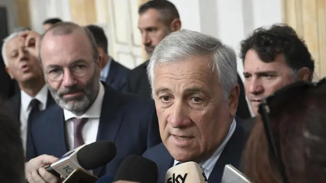 il ministro degli Esteri, Antonio Tajani con Manfred Weber, Presidente del Gruppo PPE nel Parlamento Europeo partecipa ai lavori dell'assemblea dei parlamentari europei del Ppe in corso a Napoli. 25 settembre 2024 ANSA CIRO FUSCO