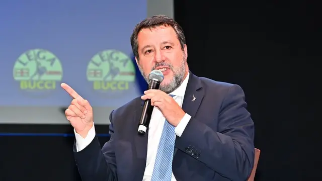 Il ministro delle infrastrutture Matteo Salvini, durante un incontro elettorale per il candidato Marco Bucci presidente della regione Liguria. Genova, 27 settembre 2024. ANSA/LUCA ZENNARO