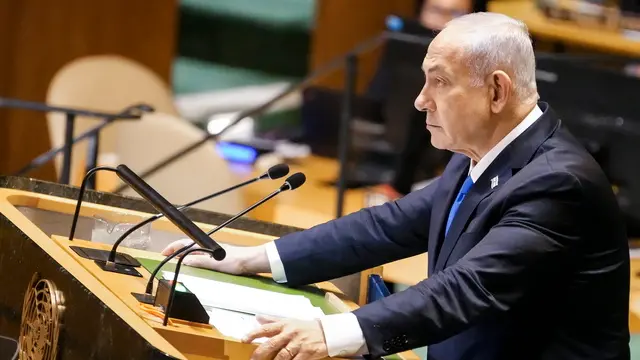 epa11629069 Israeli Prime Minister Benjamin Netanyahu speaks during the General Debate of the 79th session of the United Nations General Assembly at United Nations Headquarters in New York, New York, USA, 27 September 2024. The annual high-level General Debate gathers world leaders from 24 to 28 September, and 30 September under the theme, 'Leaving no one behind: acting together for the advancement of peace, sustainable development and human dignity for present and future generations'. EPA/STEPHANI SPINDEL
