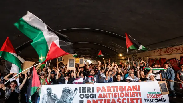 Un momento del corteo organizzato dal Movimento studenti palestinesi in Italia, Roma, 21 Settembre 2024. ANSA/GIUSEPPE LAMI