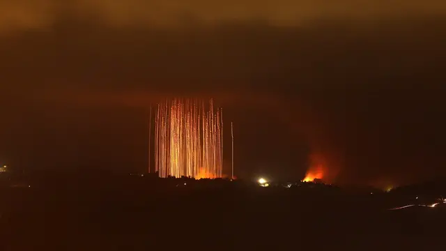 epa11634329 Israeli artillery shells hit areas near villages in southern Lebanon along the border with Israel, as seen from the Upper Galilee, northern Israel, 30 September 2024. Israel's military stated that it has been 'strengthening defense' along the contact line in the country's northern border as it was preparing for the 'next phases of combat'. The Israel Defense Forces (IDF) said they 'will continue to strike, harm, and degrade' Hezbollah's military in Lebanon. EPA/ATEF SAFADI