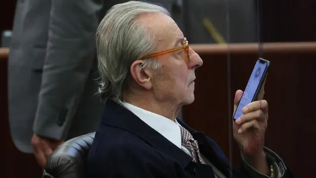 Vittorio Feltri nell’aula del Consiglio della regione Lombardia in occasione della prima seduta della nuova legislatura. Milano 15 Marzo 2023. ANSA / MATTEO BAZZI