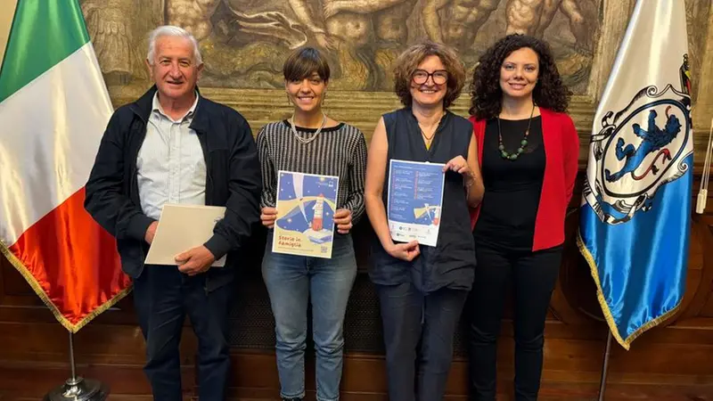 Il presidente della Centrale del Latte Franco Dusina, l'assessora Anna Frattini e Maria Rauzi e Gessica Carbone del Teatro Telaio - © www.giornaledibrescia.it