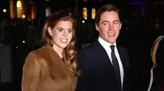 epa09630422 Britain's Princess Beatrice (L) and Edoardo Mapelli Mozzi (R) arrive for the 'Together at Christmas' community carol service at Westminster Abbey in London, Britain, 08 December 2021. EPA/FACUNDO ARRIZABALAGA