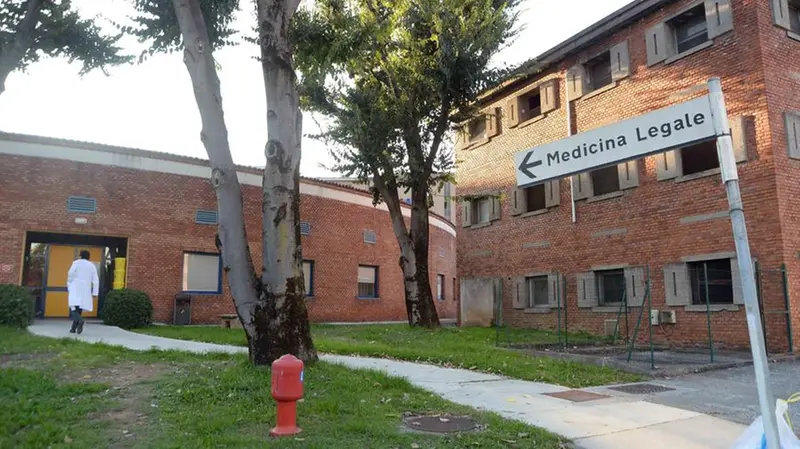 L'autopsia è stata eseguita all'istituto di medicina legale - Foto Marco Ortogni/Neg © www.giornaledibrescia.it