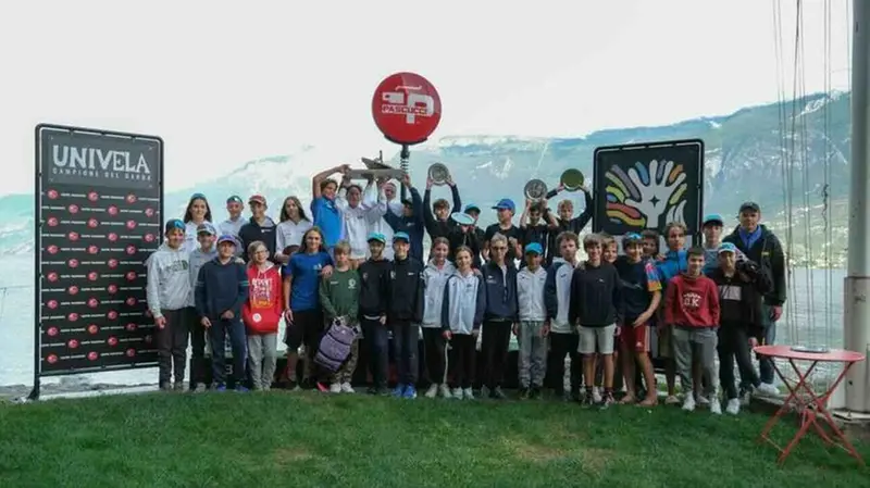 Tutti i partecipanti con il Team Italy sul podio