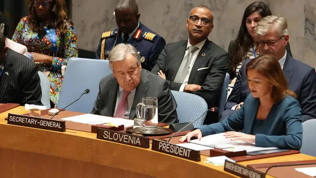 epa11625108 United Nations Secretary General António Guterres and the Representative of Slovenia as President of the Security Council lead an emergency United Nations Security Council meeting called to address the rising tensions between Israel and Lebanon during the General Debate of the 79th session of the United Nations General Assembly in New York, New York, USA, 25 September 2024. EPA/STEPHANI SPINDEL