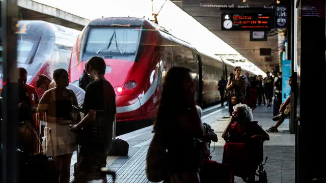 Discagi alla stazione Termini per i ritardi dei treni, Roma, 08 Agosto 2024. ANSA/ANGELO CARCONI