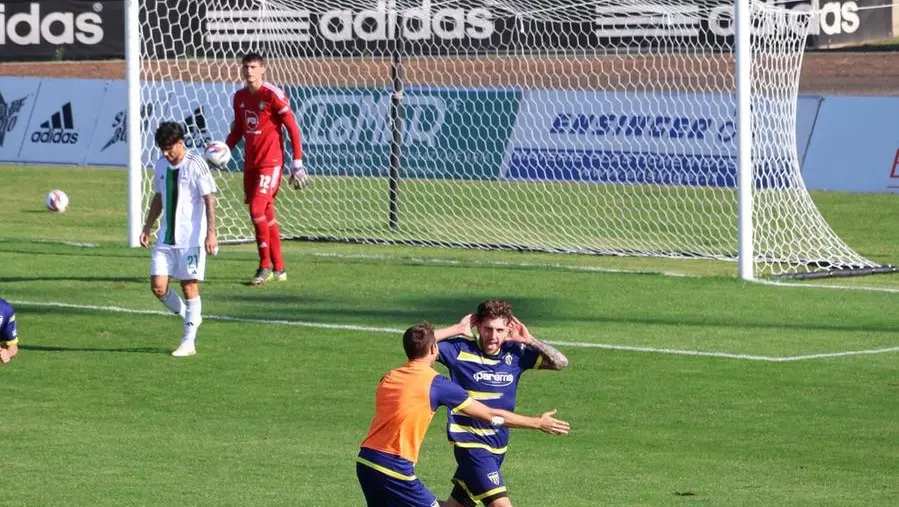 Ciliverghe, l'esultanza per il gol dello 0-1 di Pelamatti