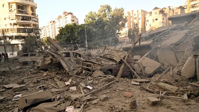 epaselect epa11639260 The damage following Israeli airstrikes in Dahieh, a southern suburb controlled by Hezbollah in Beirut, Lebanon, 03 October 2024. The Lebanese National News Agency (NNA) said that Israeli airstrikes were carried out overnight in the southern suburb, along with shelling from warships at sea. EPA/WAEL HAMZEH