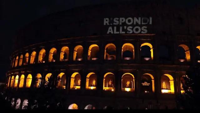 L’SOS SUL COLOSSEO ILLUMINA ROMA SOS Mediterranee