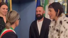 Il momento del «sì» documentato su Instagram dal duo musicale