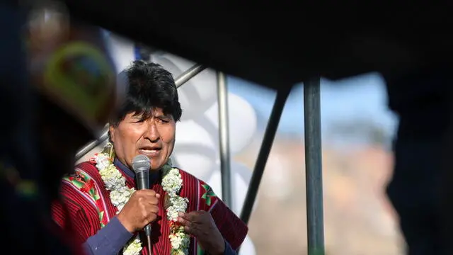 epa11621747 Bolivia's former president and leader of the ruling party, Evo Morales, addresses supporters during a rally in La Paz, Bolivia, 23 September 2024. Supporters of former Bolivian President Evo Morales asked the electoral body to recognize the congress in which they defined the candidacy of the former president in the 2025 elections, threatening with national road blockade upon denial. On 23 September, Morales gave an ultimatum to President Luis Arce, demanding to change his ministers within 24 hours if he wanted to finish his term in office. EPA/Luis Gandarillas